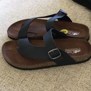 Cliffs by White Mountain size 9